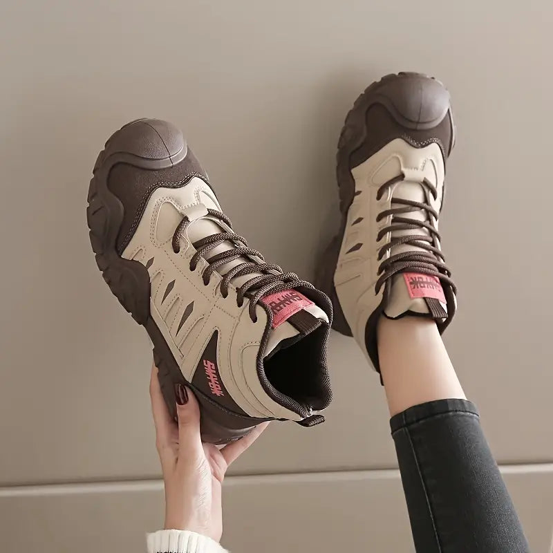 Botas de ocio y deporte al aire libre para mujer.