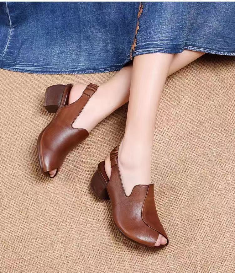 Sandalias con punta abierta y forma de boca de pez