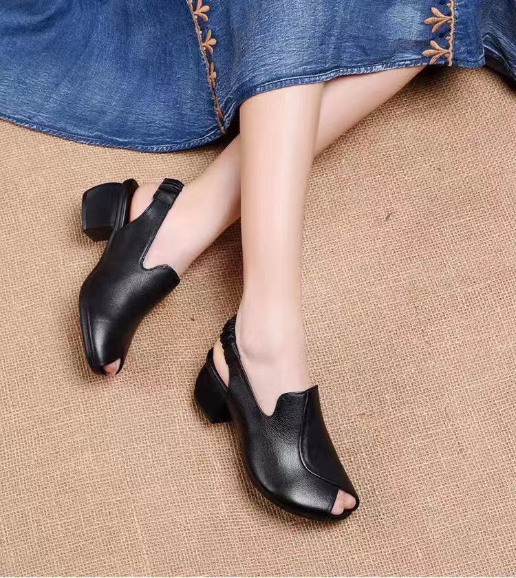 Sandalias con punta abierta y forma de boca de pez