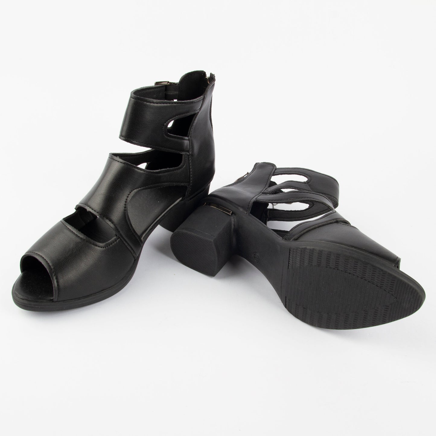 Sandalias romanas de piel suave con boca de pez