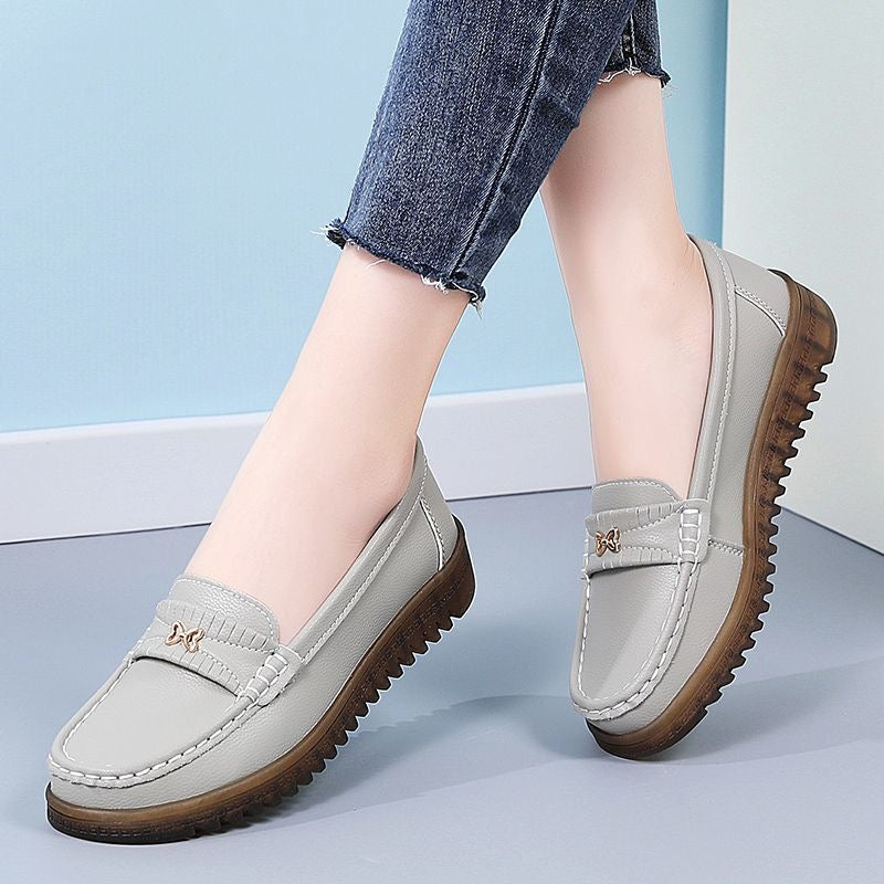Zapatos planos de piel con diseño de mariposa