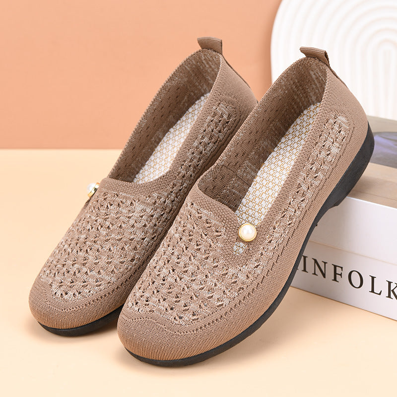 Zapatillas de tenis adornadas con perlas
