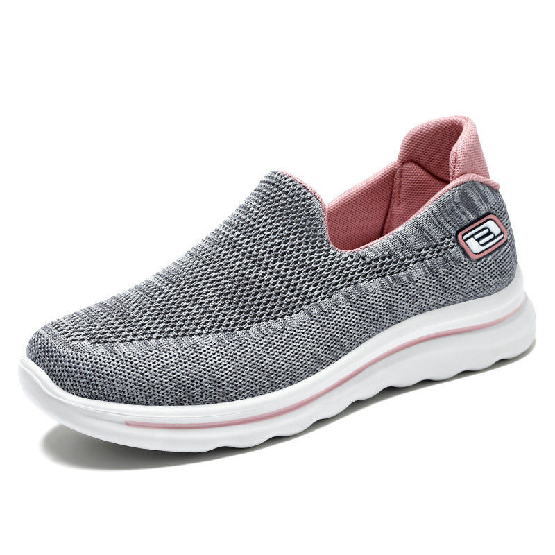 Los zapatos de las madres de mediana edad y ancianos pedalean zapatos de los ancianos con suelas planas, zapatos de las mujeres de la marca de fideos tejidos voladores con suelas suaves antideslizantes.
