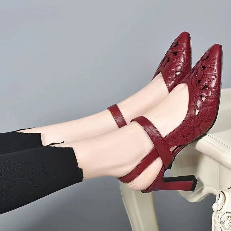 Primavera y verano, el nuevo modelo de hebillas gruesas y puntiagudas con tacones altos está hueco en la moda.