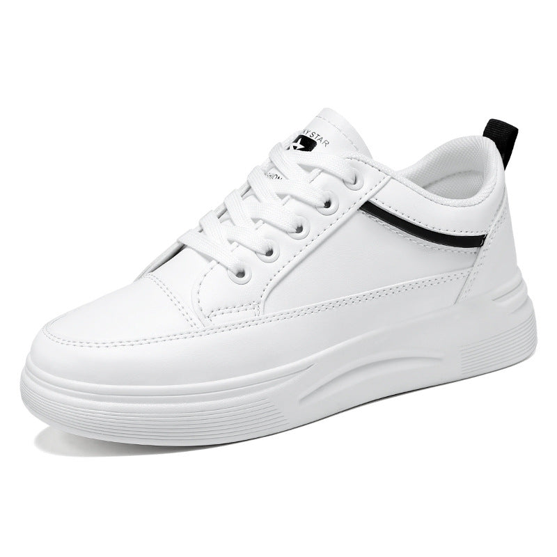 Los nuevos zapatos blancos se venden en primavera en 2025