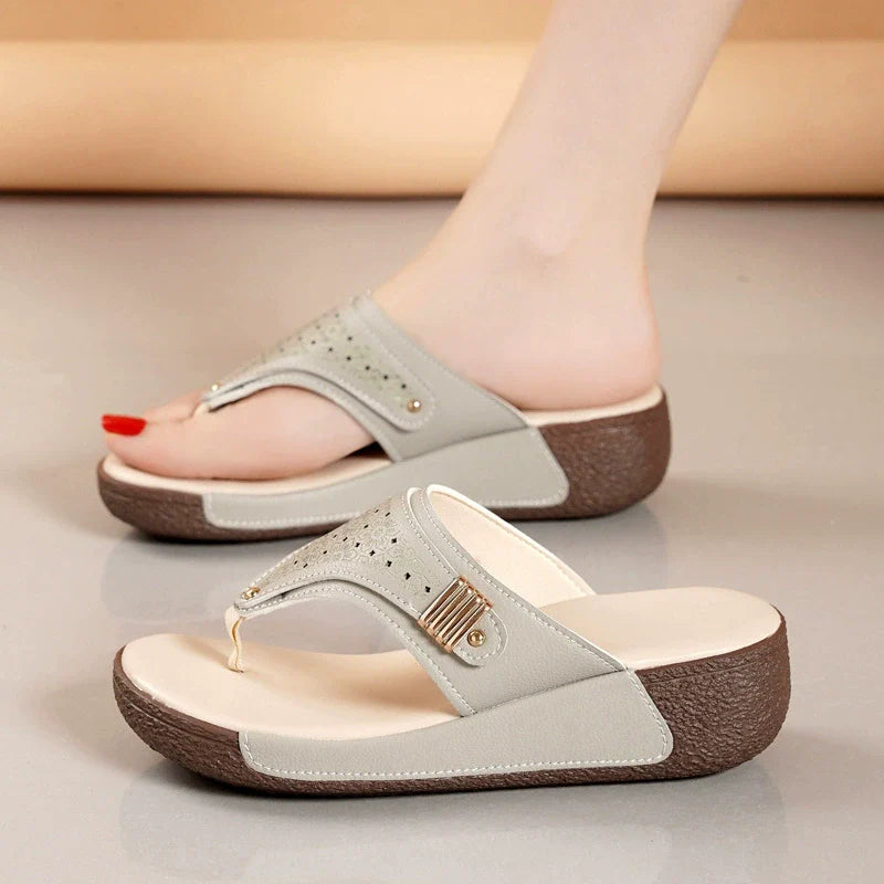 Chanclas con tacón de cuña