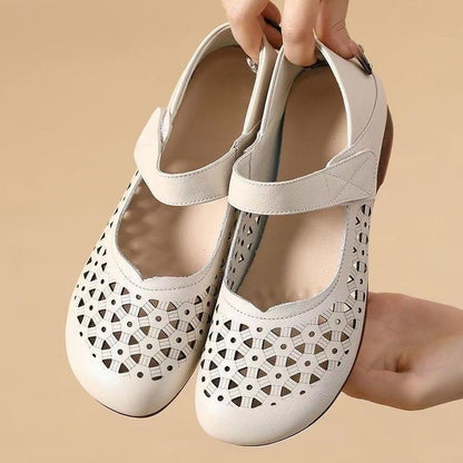 Zapatos con suela de piel de vaca y agujeros