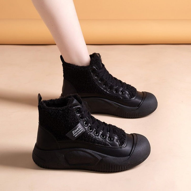 Nuevos zapatos peludos de invierno.