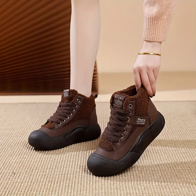 Nuevos zapatos peludos de invierno.