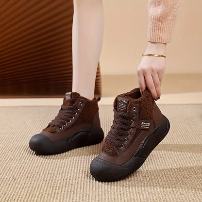 Nuevos zapatos peludos de invierno.