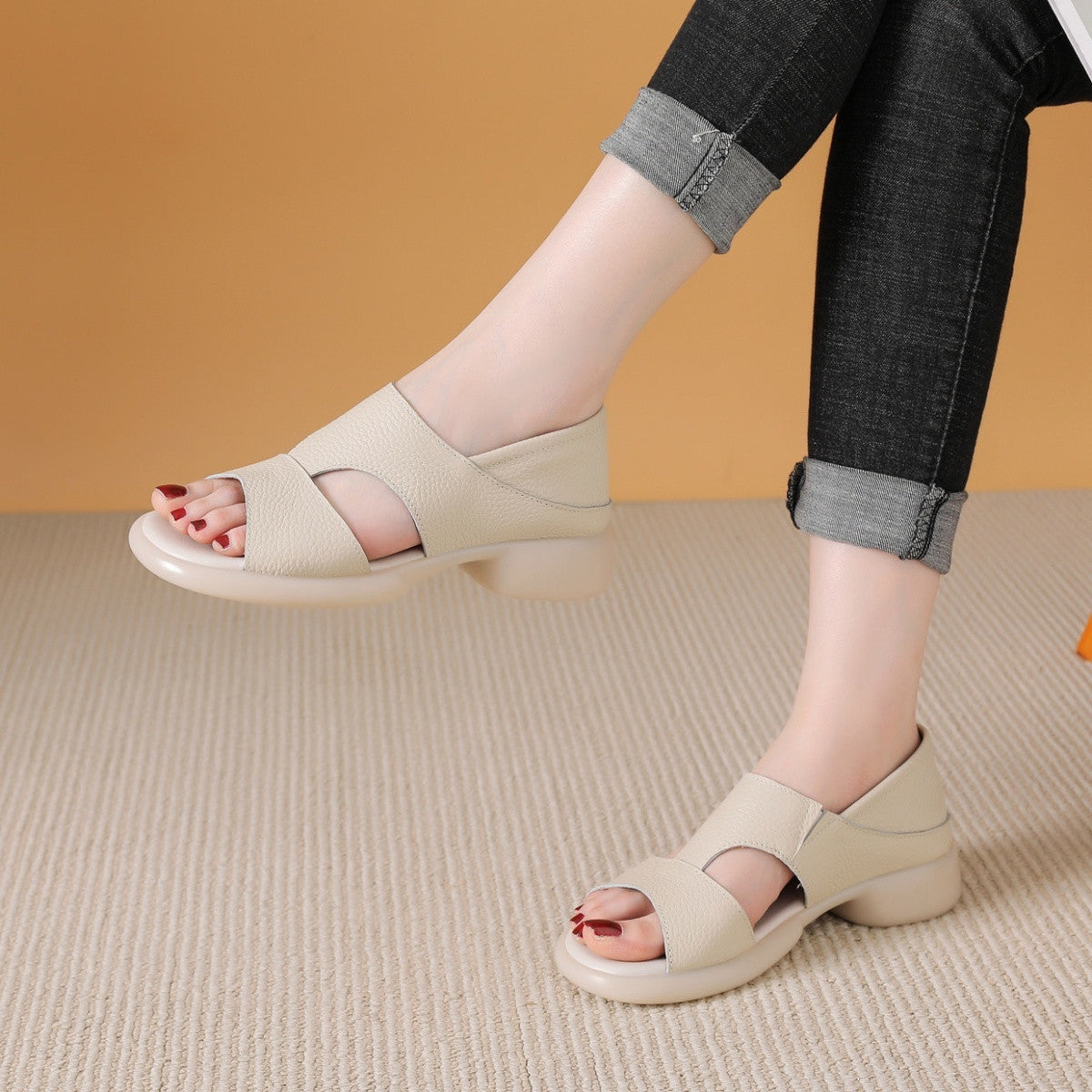 Nuevas sandalias de cuero con suela blanda
