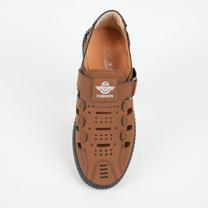 Elegantes sandalias huecas de piel