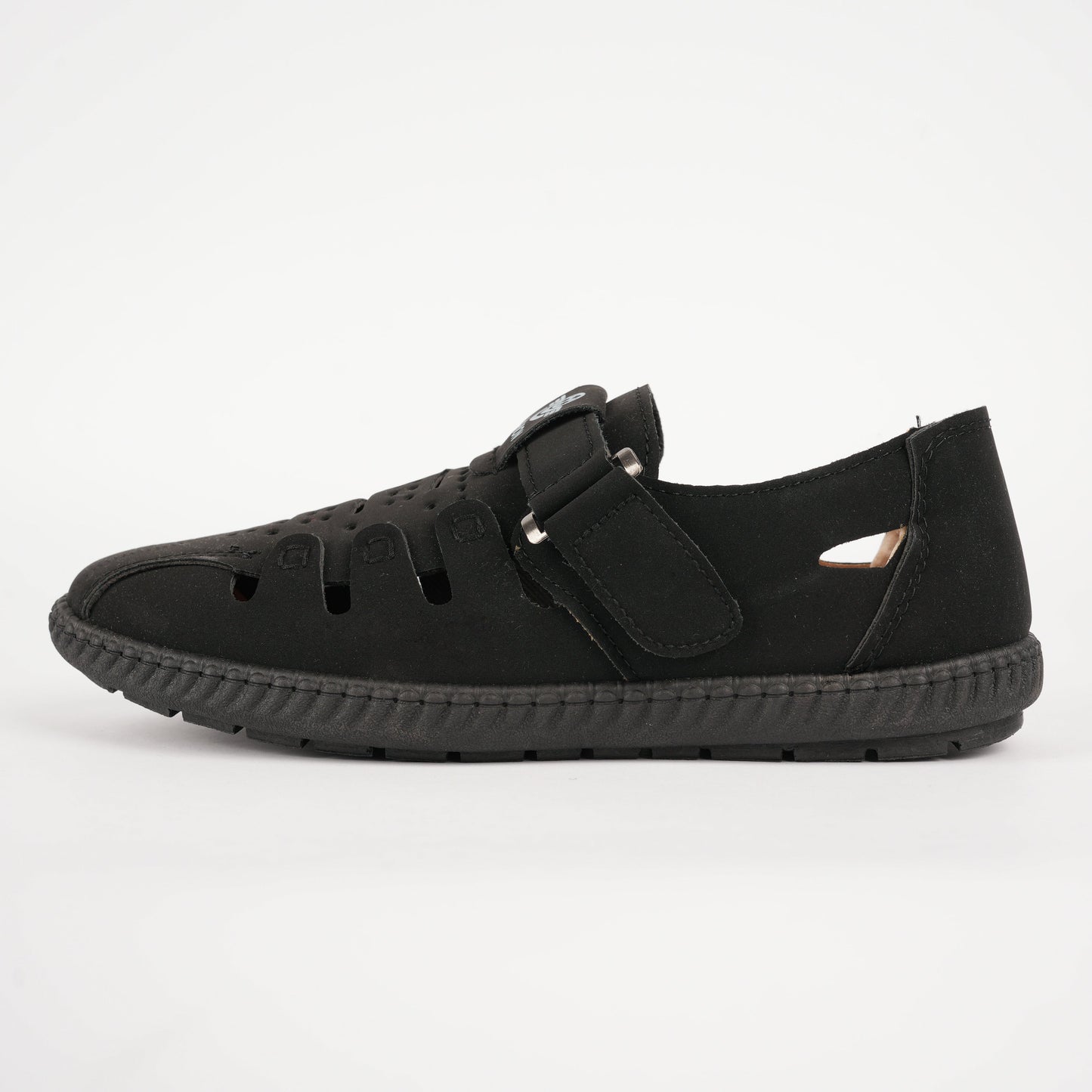Elegantes sandalias huecas de piel