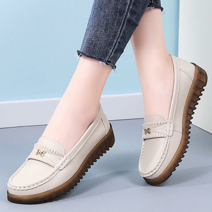 Zapatos planos de piel con diseño de mariposa