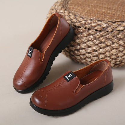 Zapatos de cuero con suela blanda en forma de V