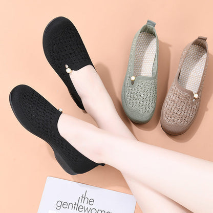 Zapatillas de tenis adornadas con perlas