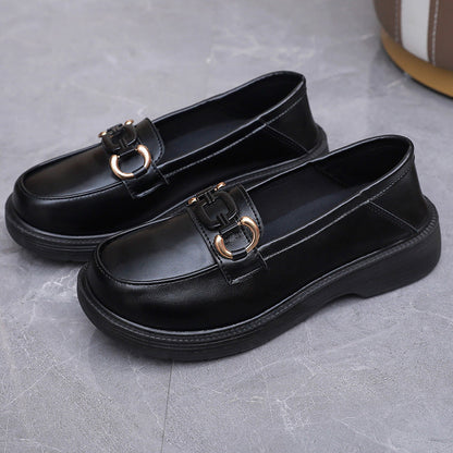 Zapatos de cuero femenino en blanco y negro 2025