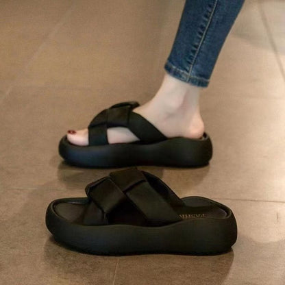 Nuevas sandalias de suela gruesa de moda