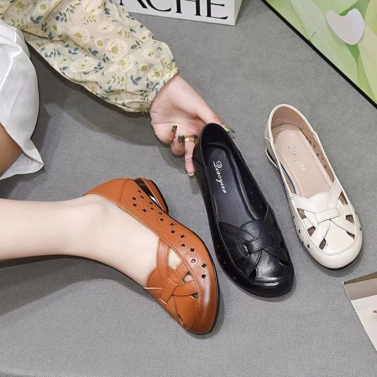 Nuevos zapatos de piel de tacón bajo