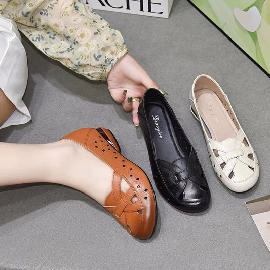 Nuevos zapatos de piel de tacón bajo