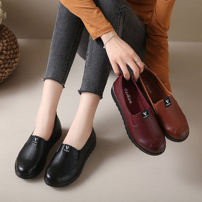 Zapatos de cuero con suela blanda en forma de V