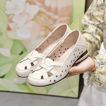 Nuevos zapatos de piel de tacón bajo