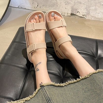 Nuevas sandalias para mujeres en verano 2025