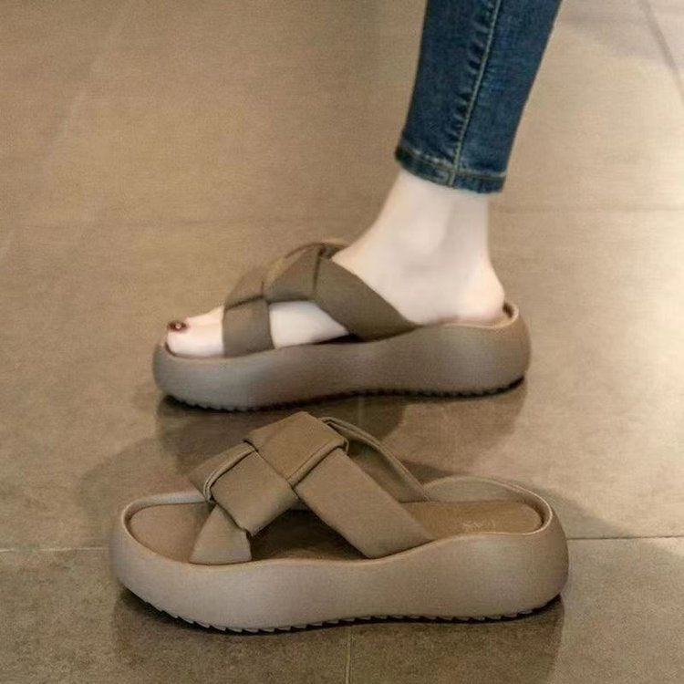 Nuevas sandalias de suela gruesa de moda