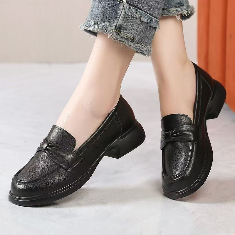 Zapatos de piel decorados con lazo