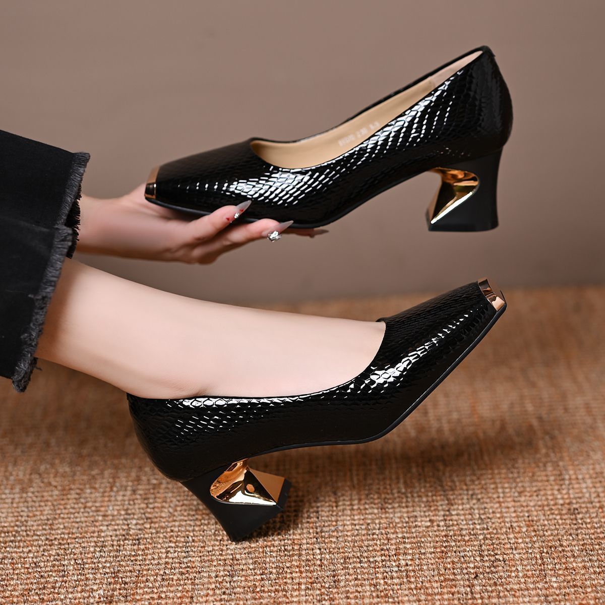 Zapatos de vestir con punta de metal y acabado piel de serpiente