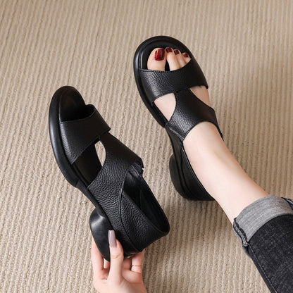 Nuevas sandalias de cuero con suela blanda