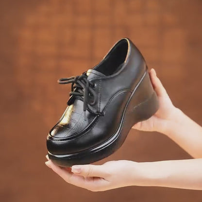 Zapatos de piel negros con tacón de cuña