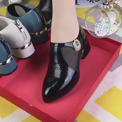 Zapatos de cuero con malla calada